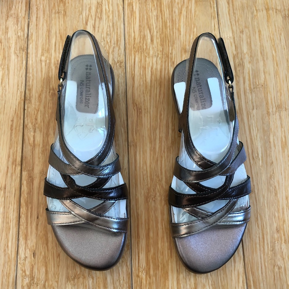 *NEW* Naturalizer Cadence Sandals, Metallic